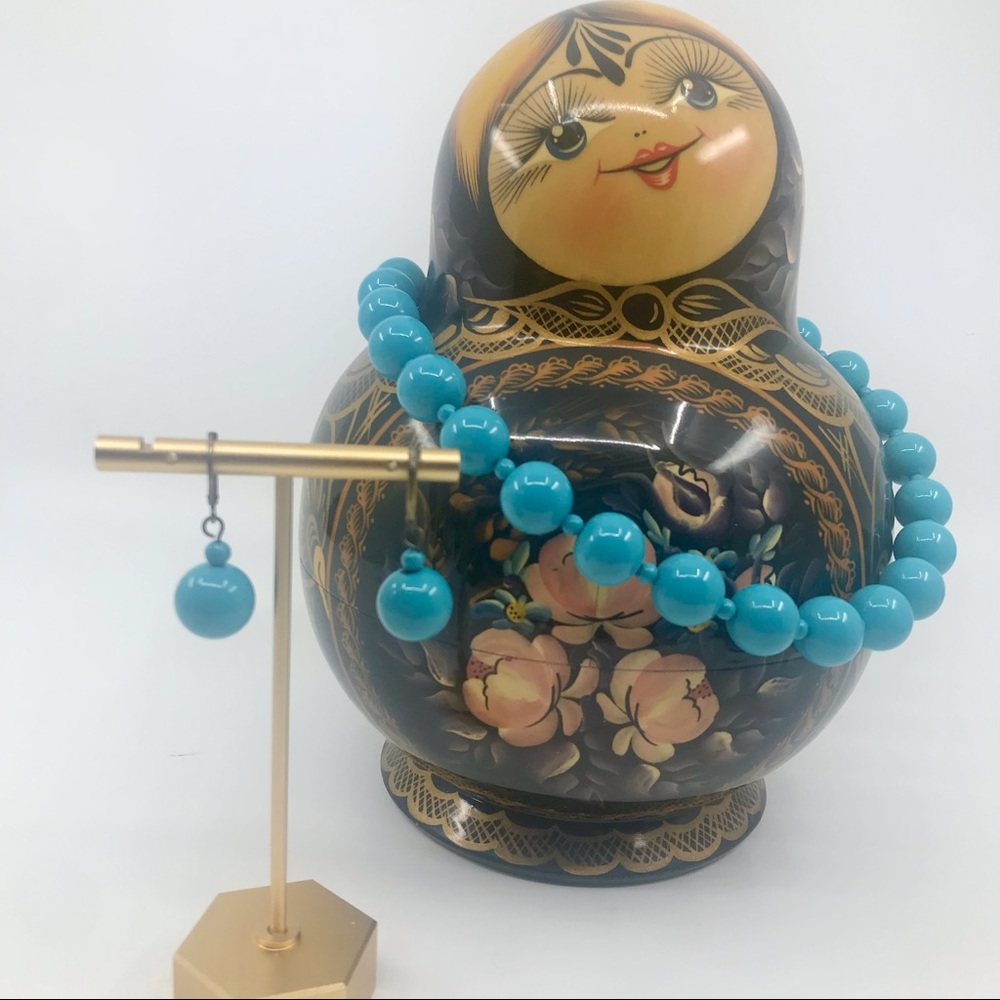 Vintage beaded necklace and earring set.